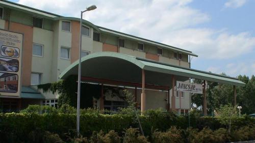 Jancsar Hotel Szekesfehervar Exterior photo